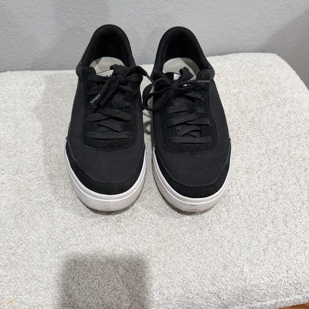 Classic Black Women's Sneakers